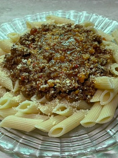 Una foto de Penne con salsa boloñesa