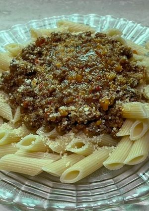 Una foto de Penne con salsa boloñesa