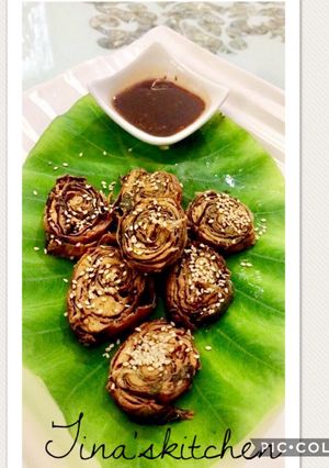 A picture of Colocasia leaves patra.... pakwangli.
