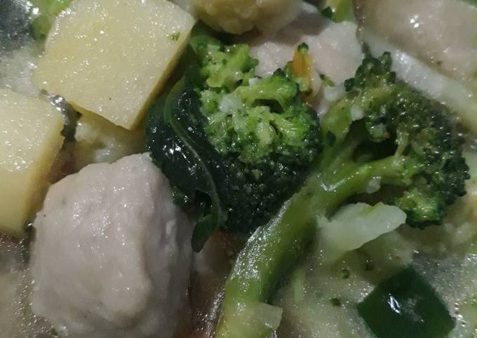 Resep Sayur Sop Brokoli Bakso Oleh Wulandari Cookpad