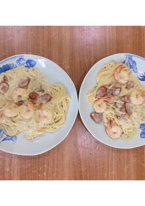 รูปของ สปาเก็ตตี้กุ้งไส้กรอกเป็ดซอสครีมเห็ด