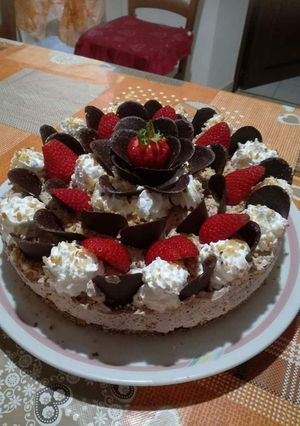 Foto di Cheesecake con petali di cioccolato