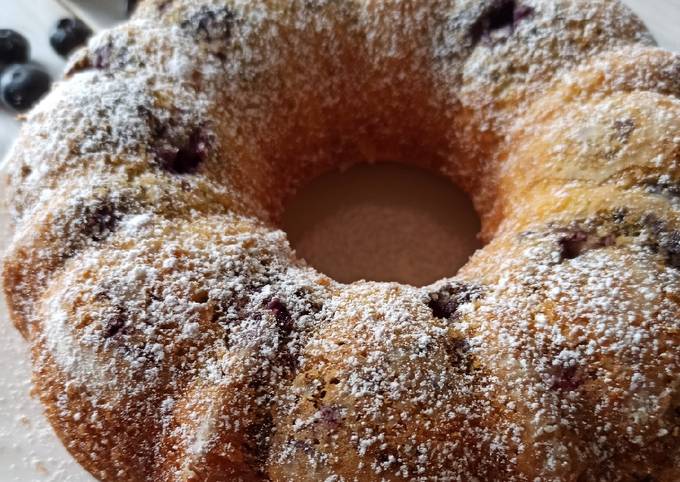 Ciambellone soffice ai mirtilli