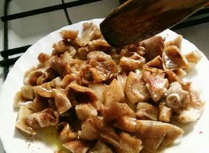 Una foto de Oreja de cerdo a la gallega