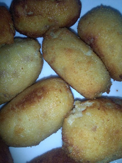 Una foto de Croquetas de pollo y bacon