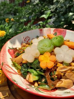 Hình của món Miến tỏi đen xào ức gà và cải thìa.