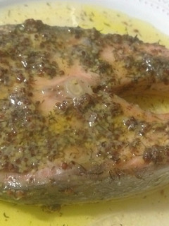 Una foto de Salmón con miel y vino a la mostaza antigua