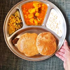 A picture of Sunday Wale Poori Aloo.