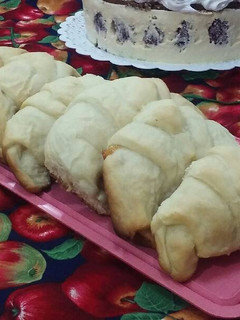 Una foto de Medialunas rellenas