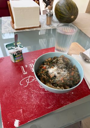 Una foto de Pasta con verduras y atún