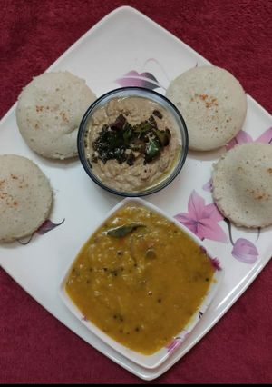इडली सांबर (Idli Sambar recipe in Hindi) रेसिपी मुख्य फोटो