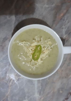 Brokkolikrémleves füstölt sajttal recept fotója