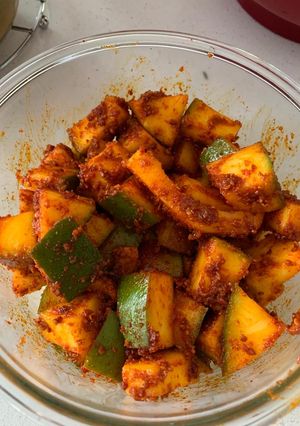 કાચી કેરીનું ઇન્સ્ટન્ટ અથાણું (Kachi Keri Instant Athanu Recipe In Gujarati) રેસીપી મુખ્ય ફોટો