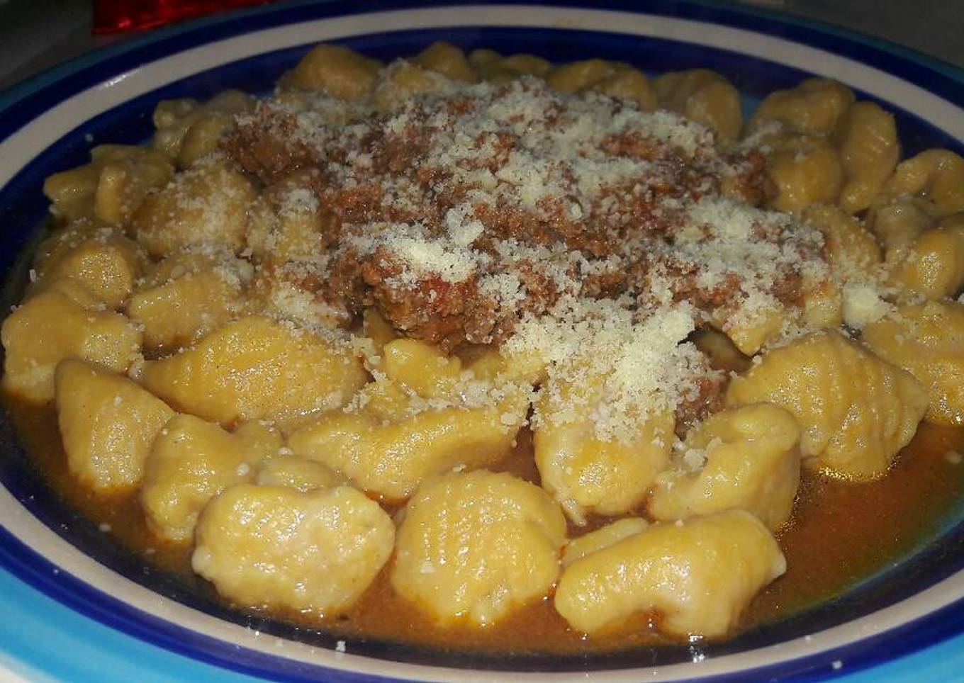 Ñoquis de calabaza con salsa bologñesa rapida