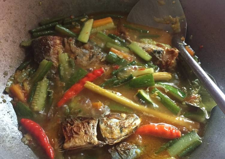 Langkah Mudah untuk meracik Ikan kembung acar kuning Lezat