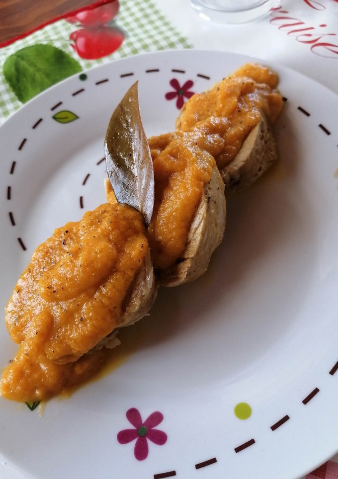 Una foto de Solomillo de cerdo con salsa de zanahoria