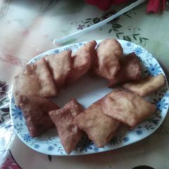 A picture of Cinnamon mandazi.