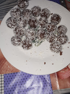 Mézeskalács kókuszgolyó recept fotója