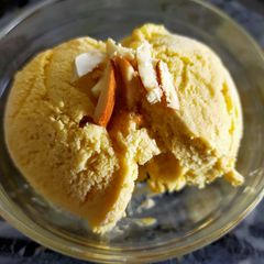 A picture of Mango Ice cream.