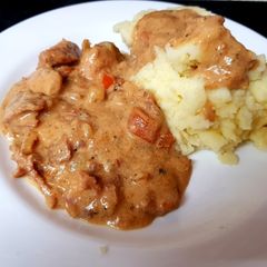 A picture of My Slowcooker Chicken & Bacon with veg also Creamy Sauce 😍.