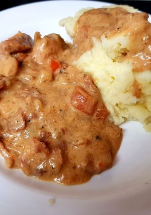 A picture of My Slowcooker Chicken & Bacon with veg also Creamy Sauce 😍.