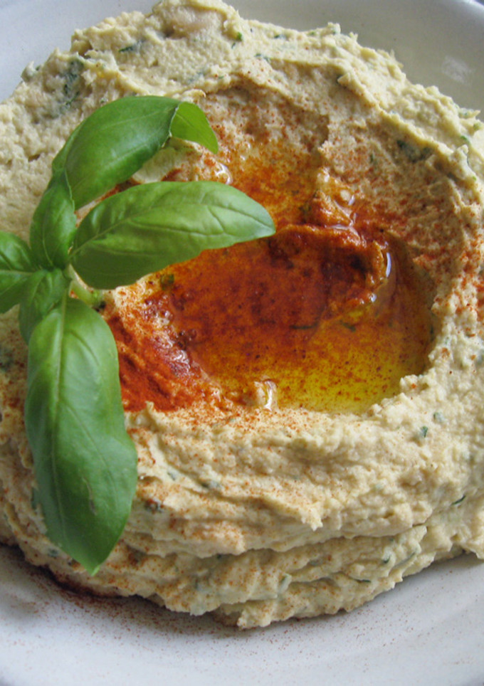 A picture of My Basil Hummus.