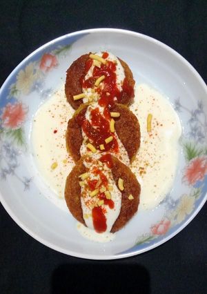 আলু টিক্কি চাট (potato tikki chaat recipe in Bengali) রেসিপির প্রধান ছবি