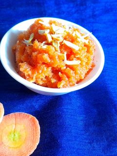 गाजर का हलवा (Gajar Halwa Recipe In Marathi) रेसिपी चे मुख्य फोटो