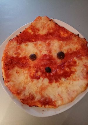 A picture of Fluffy's festive pizza :).