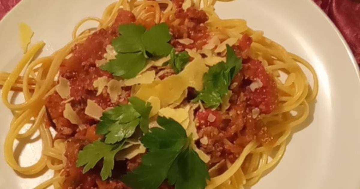Traditional Spaghetti Al Ragù Bolognese Recipe by Elijah Barrott-Walsh -  Cookpad