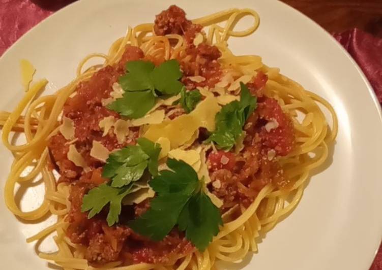 Traditional Spaghetti Al Ragù Bolognese