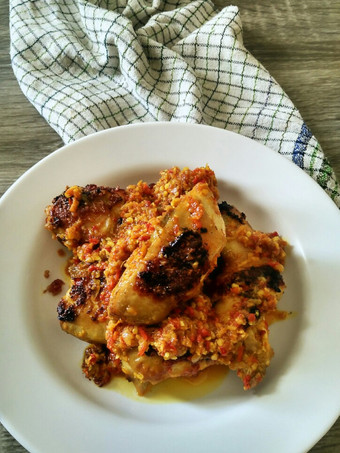 Cara Membuat Ayam Panggang Bumbu Rujak Rumahan Praktis