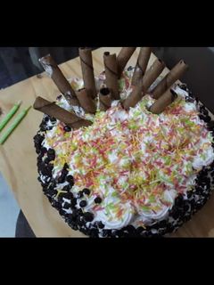 चॉकलेट बिस्कुट केक (chocolate biscuit cake recipe in Hindi) रेसिपी मुख्य फोटो