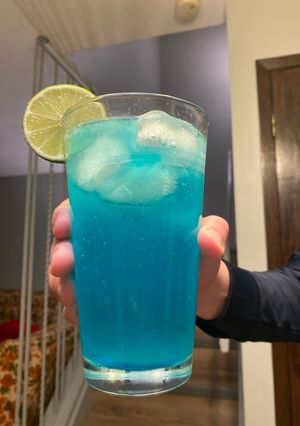 Hình của món Blue Hawaii cocktail.