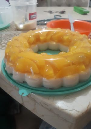 Una foto de Gelatina de durazno y leche