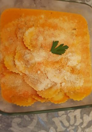 صورة لوصفة رافيولي بصلصة الطماطم والريحان 🍝🍃