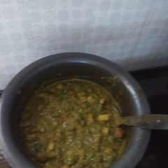 A picture of Green gravy korma.