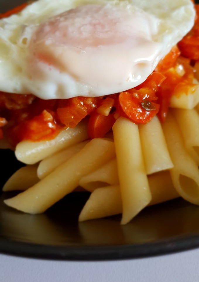 Una foto de Macarrones con salsa variada