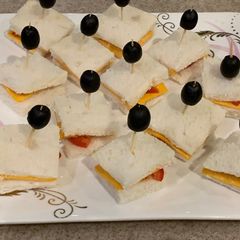 A picture of Cheddar cheese nibbles😍.