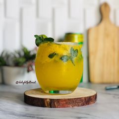 A picture of Mango mojito.