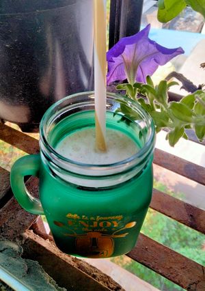 A picture of Oats banana smoothie.