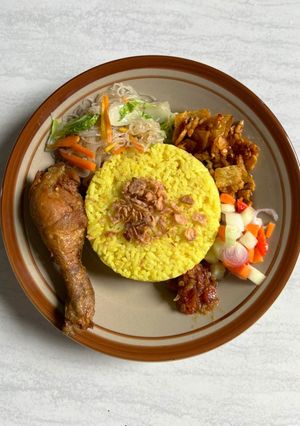 Foto resep Nasi kuning rice cooker mudah dan enak