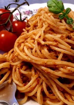 Zdjęcie przepisu Spaghetti z czerwonym pesto.