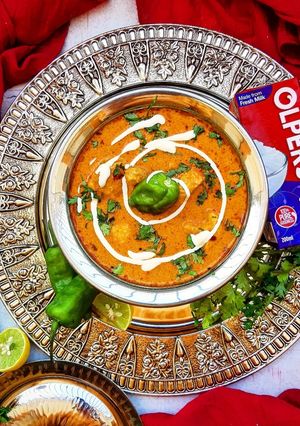 A picture of Murgh malai haandi.
