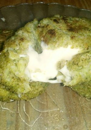 Una foto de Hamburguesas de Brócoli rellenas light