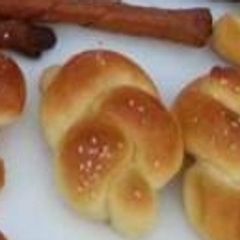 A picture of Bread/dinner roll.