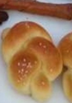 A picture of Bread/dinner roll.