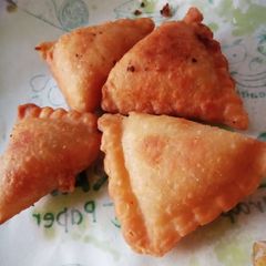 A picture of Cheese corn samosa.