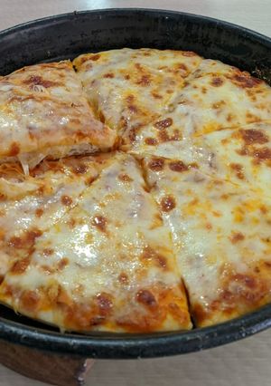 મર્ગરિટા પીઝા (Margareta Pizza Recipe In Gujarati) રેસીપી મુખ્ય ફોટો