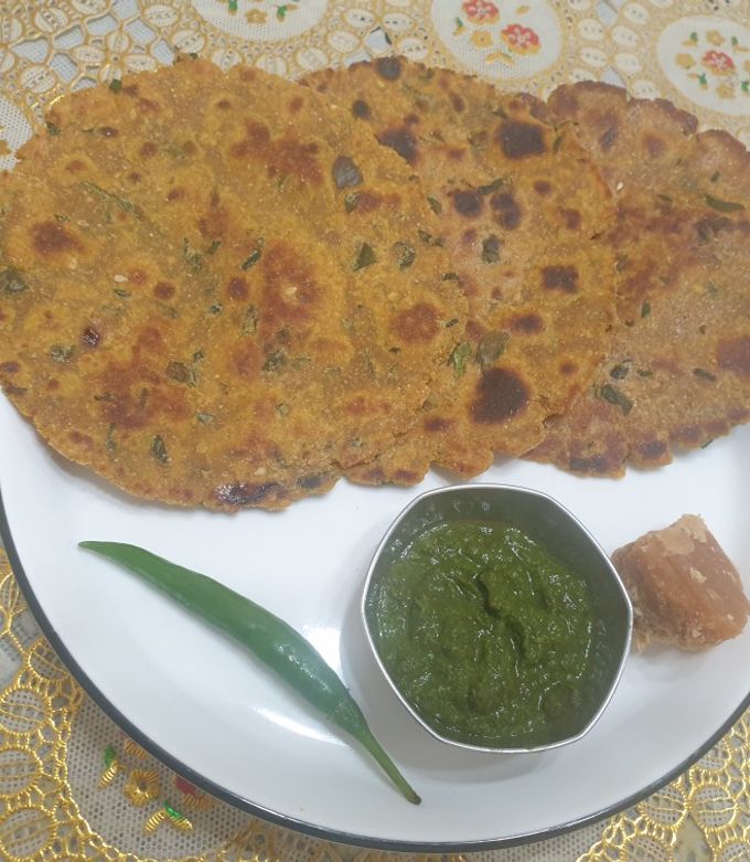 બાજરી ઘઉં ના થેપલા (Bajri Wheat Thepla Recipe in Gujarati) રેસીપી મુખ્ય ફોટો